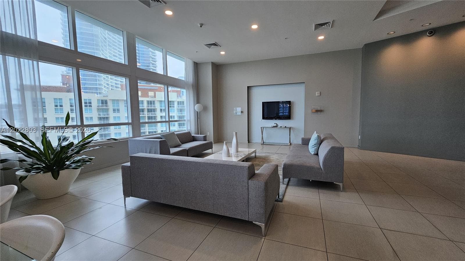 1900 N Bayshore Dr # 3717, Miami FL 33132 — 19