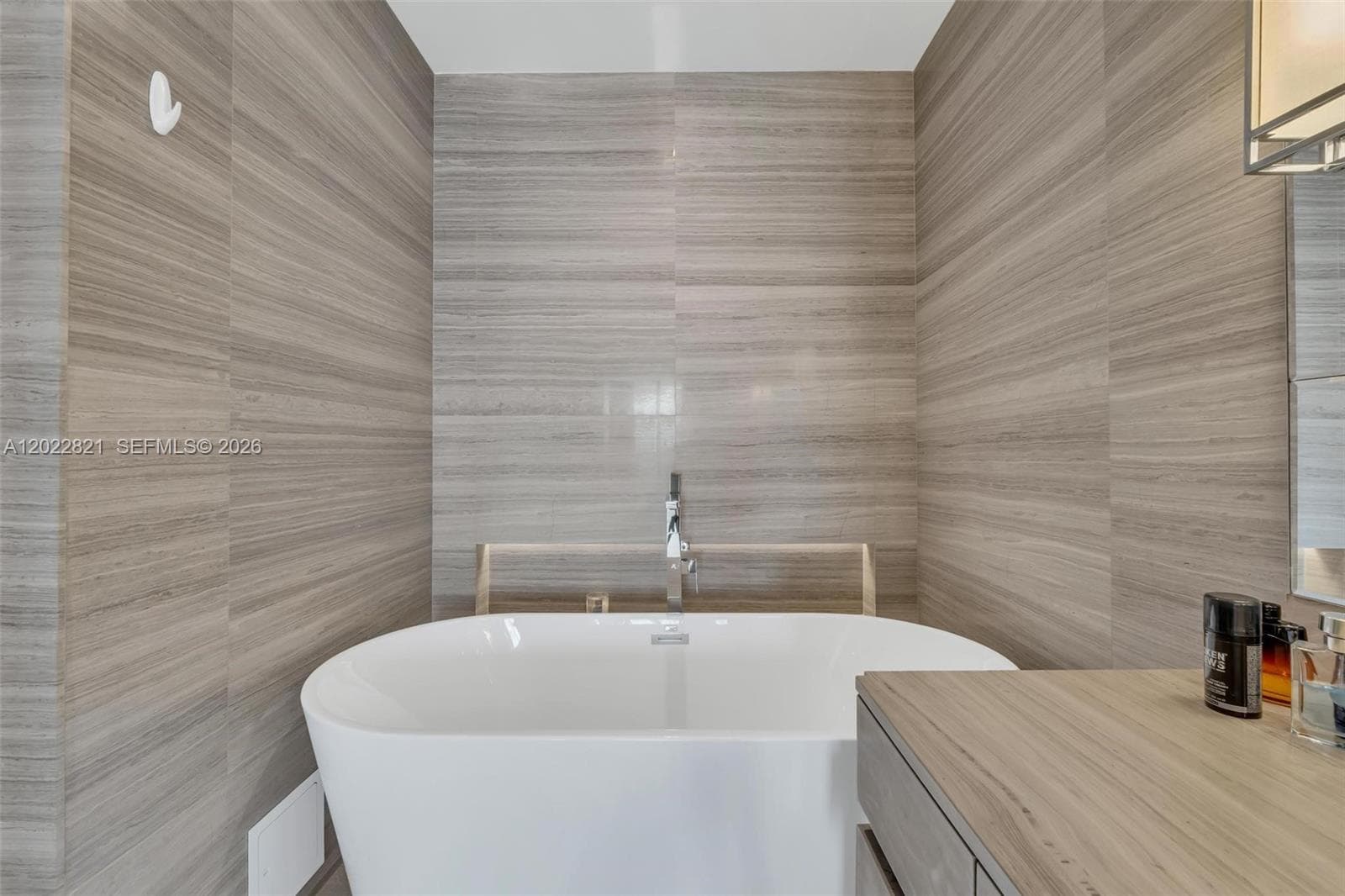 18975 Collins Ave # 2802, Sunny Isles Beach FL 33160 — 32