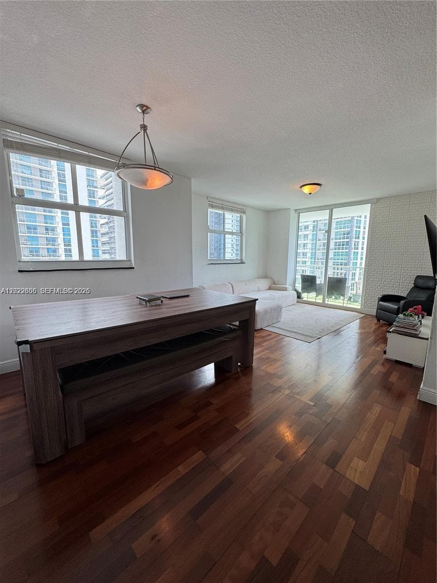 1250 S Miami Ave # 2214, Miami FL 33130 — 3
