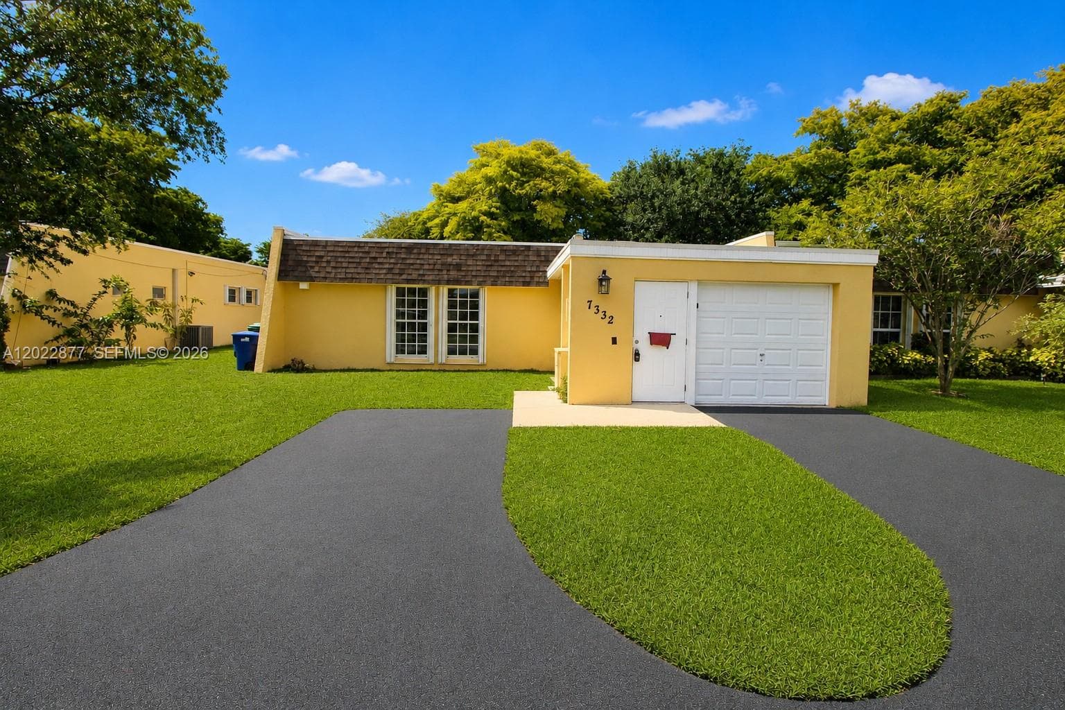 7332 Bay Hill Dr, Hialeah FL 33015 — 1