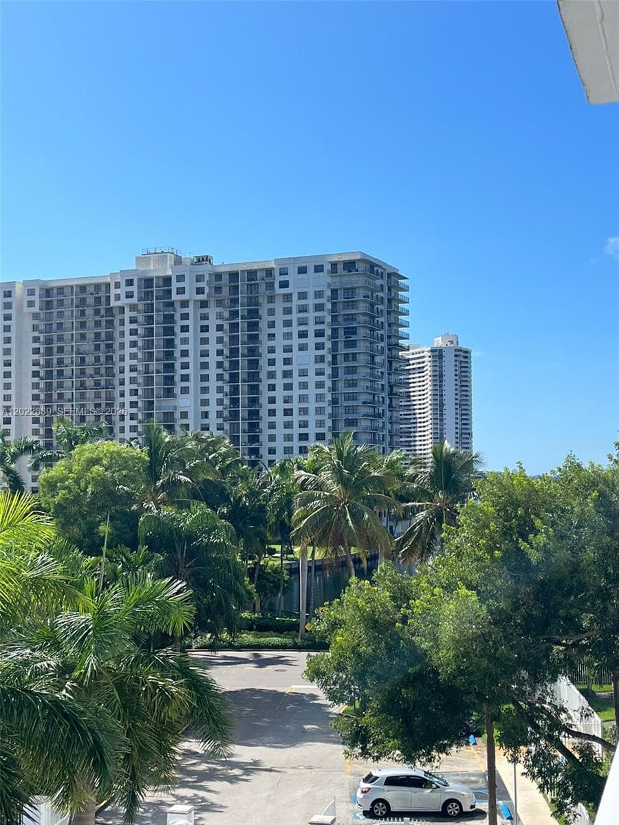 2851 NE 183rd St # 405E, Aventura FL 33160 — 3