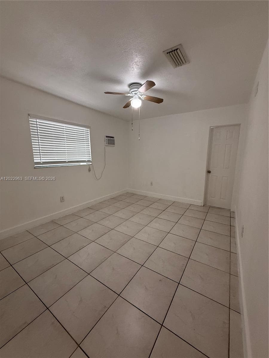 1046 NW 33rd Ave, Miami FL 33125 — 6