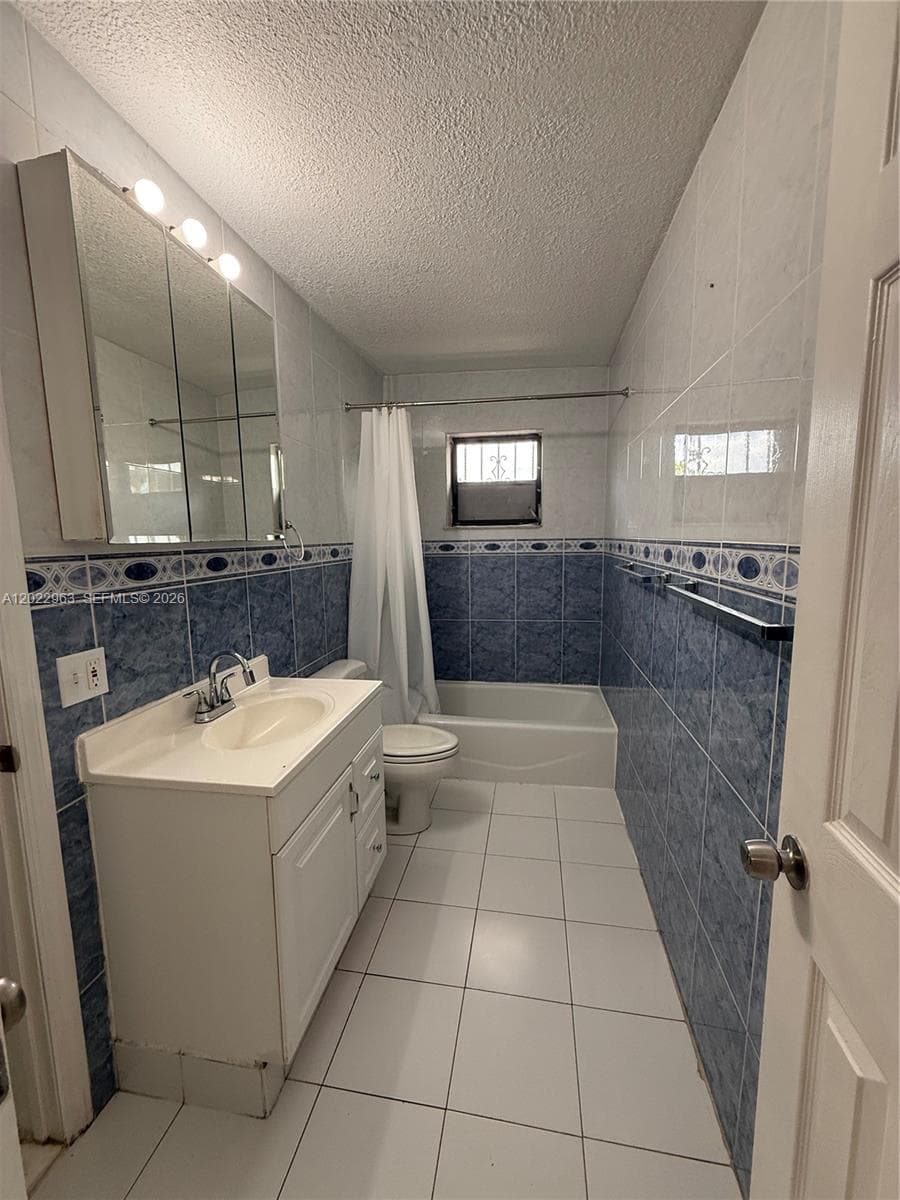 1046 NW 33rd Ave, Miami FL 33125 — 16
