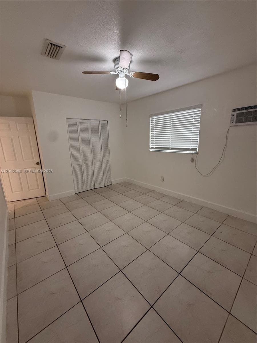1046 NW 33rd Ave, Miami FL 33125 — 7