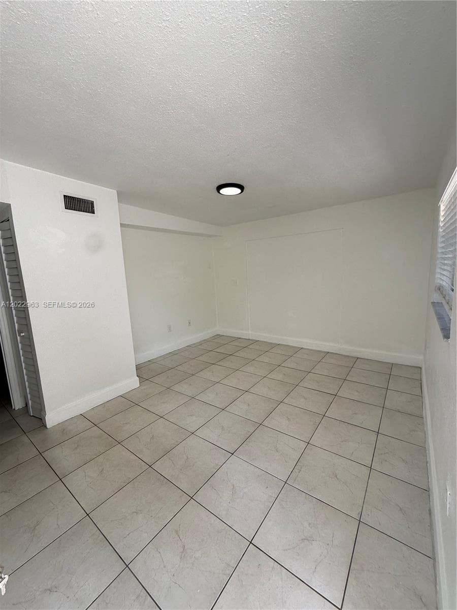 1046 NW 33rd Ave, Miami FL 33125 — 3