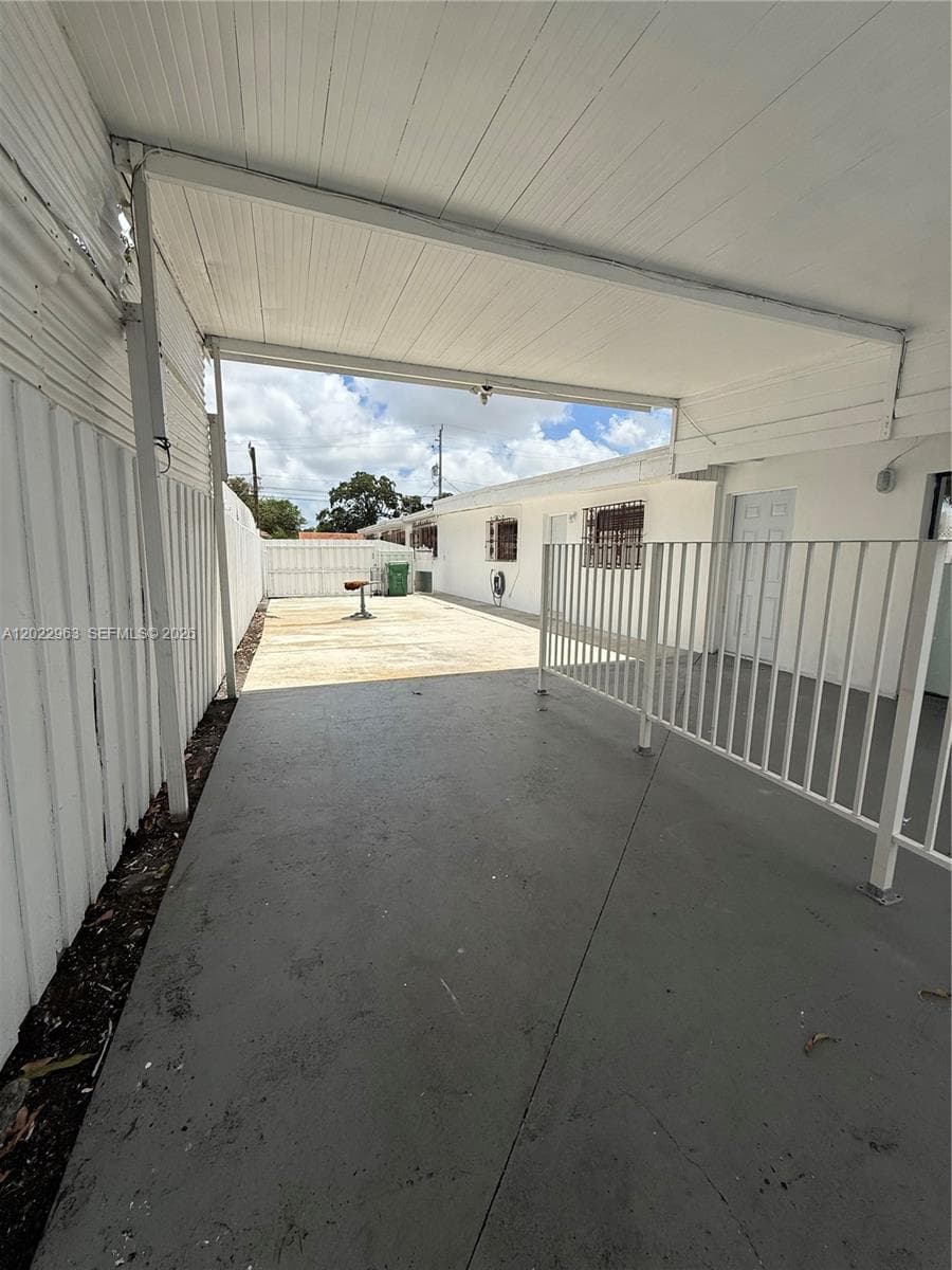 1046 NW 33rd Ave, Miami FL 33125 — 1