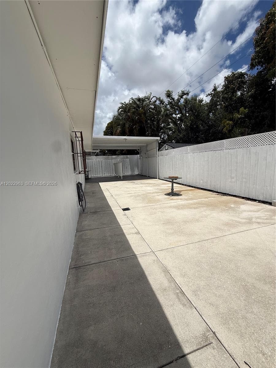 1046 NW 33rd Ave, Miami FL 33125 — 20