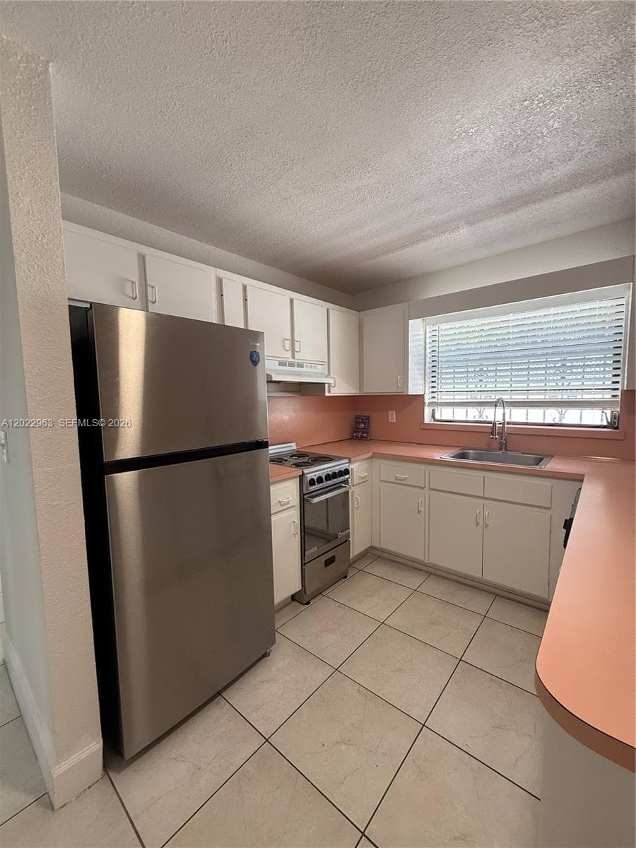 1046 NW 33rd Ave, Miami FL 33125 — 14
