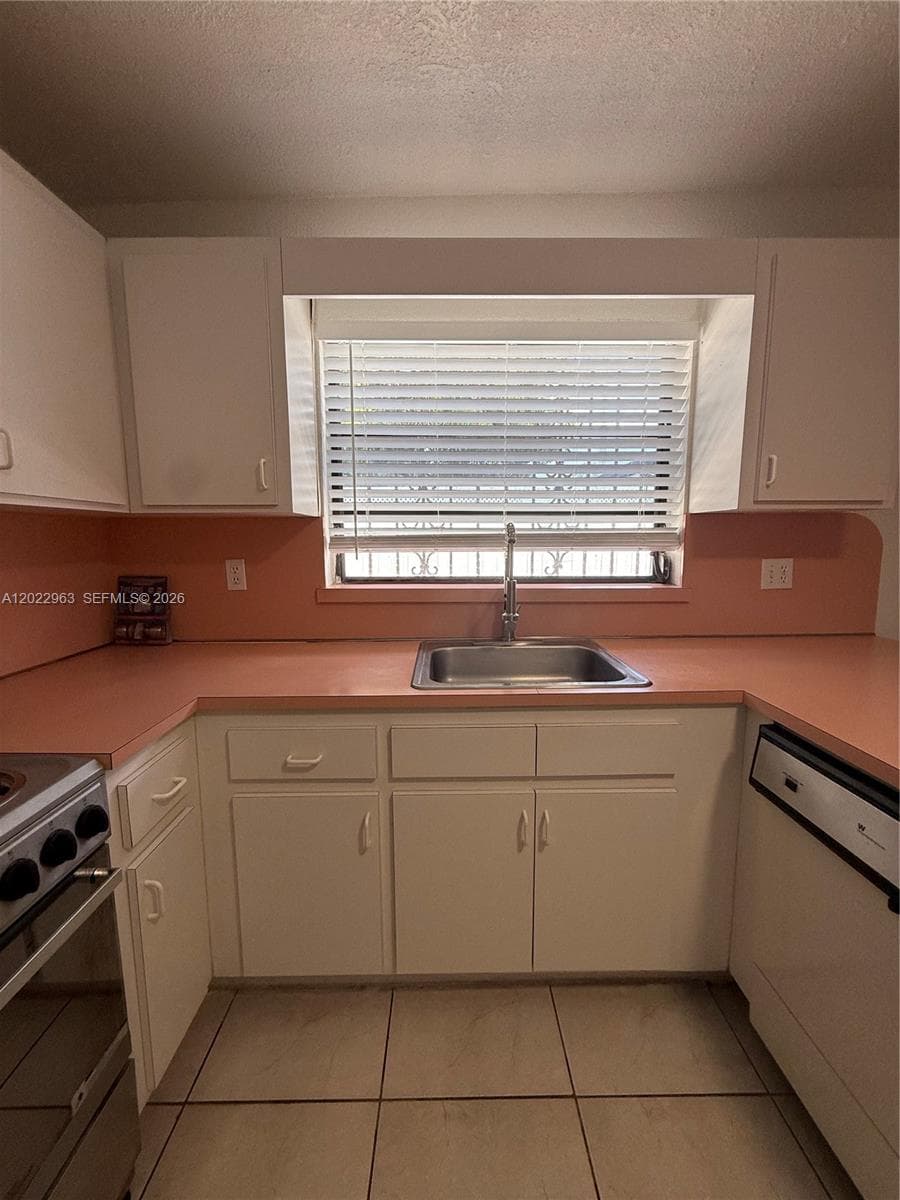 1046 NW 33rd Ave, Miami FL 33125 — 11