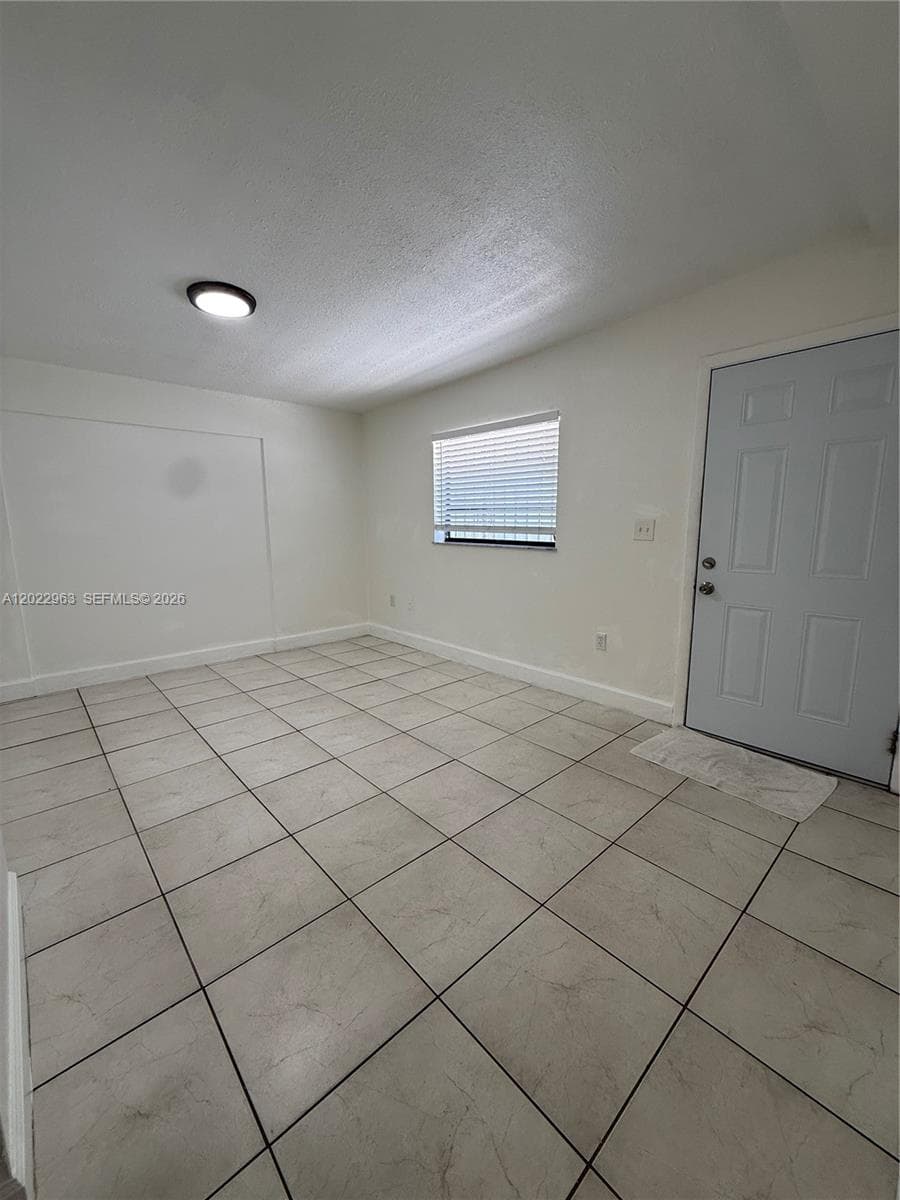 1046 NW 33rd Ave, Miami FL 33125 — 4