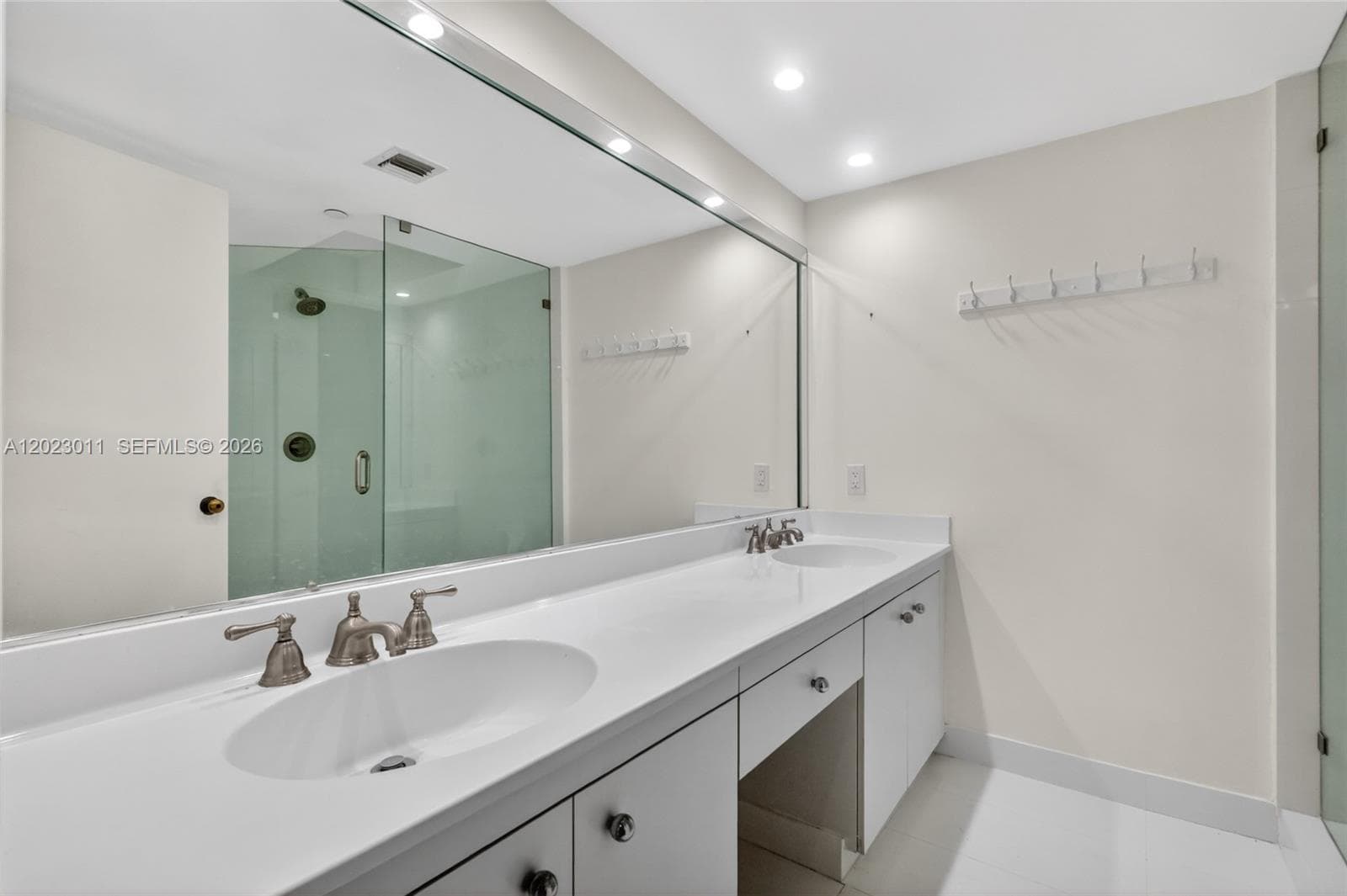 2000 Towerside Ter # 709, Miami FL 33138 — 11