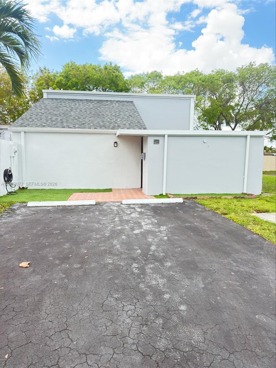 Greenway Lakes Sec One, Miami, FL — 2