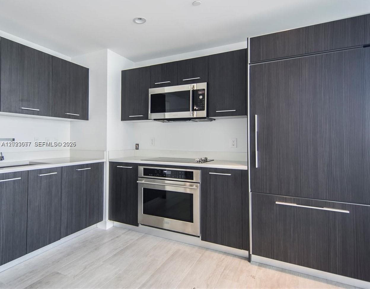 45 SW 9th St # 3501, Miami FL 33130 — 18