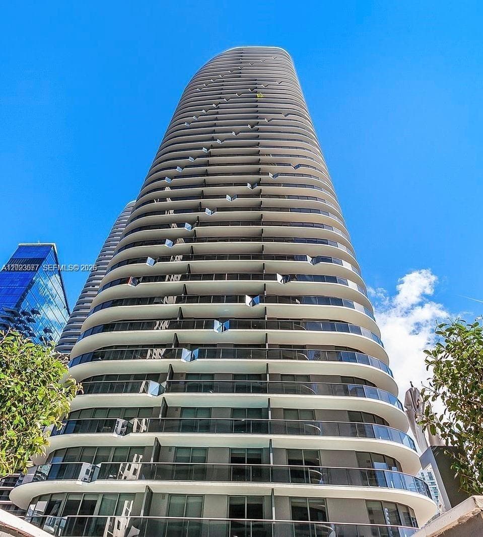 45 SW 9th St # 3501, Miami FL 33130 — 19