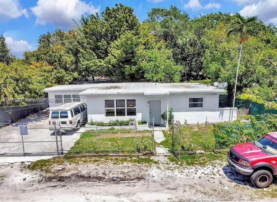 261 NW 73rd Ter, Miami FL 33150 — 3