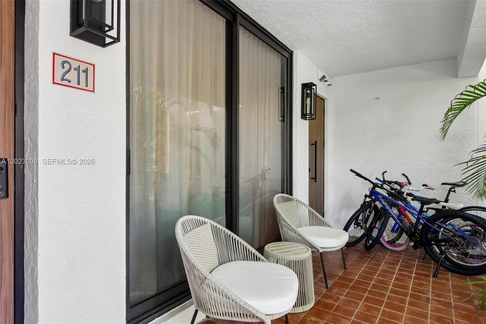 425 Grapetree Dr # 211, Key Biscayne FL 33149 — 3