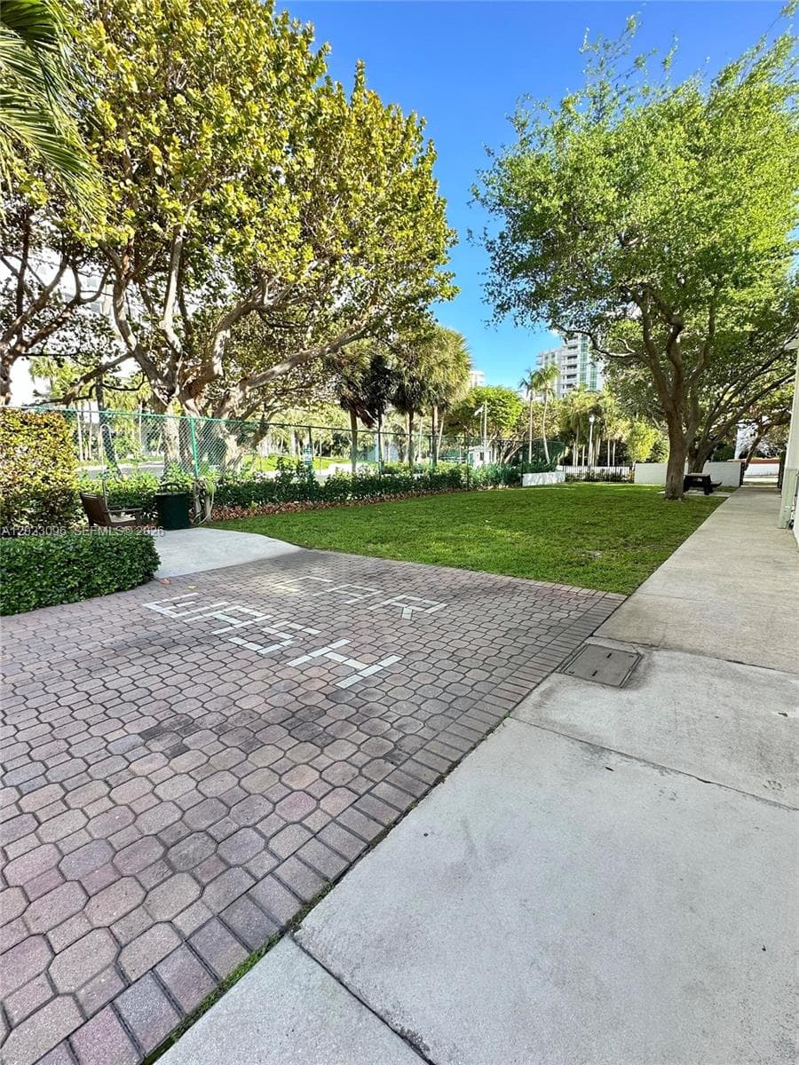 425 Grapetree Dr # 211, Key Biscayne FL 33149 — 30