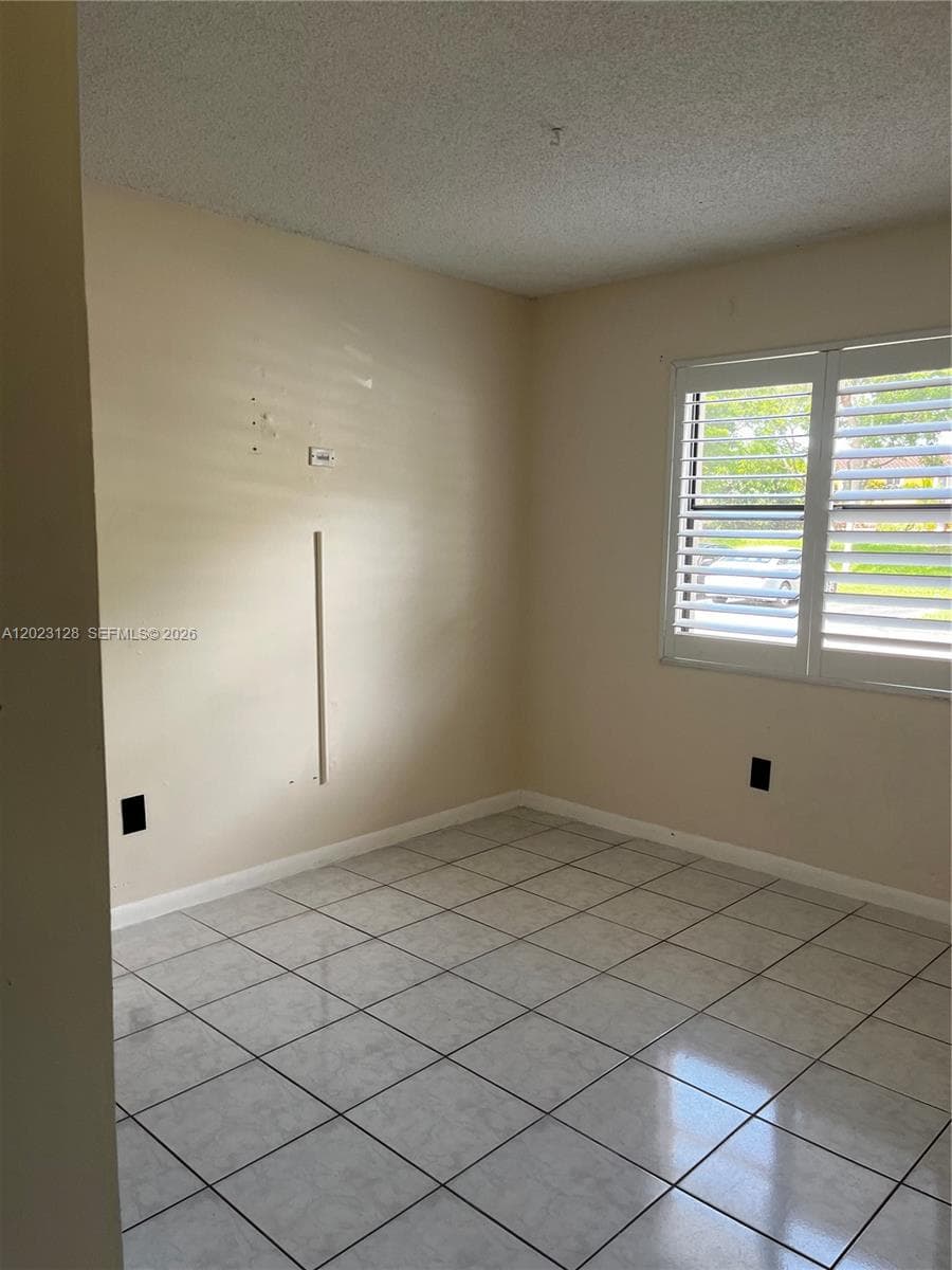 9800 Hammocks Blvd # 12, Miami FL 33196 — 8