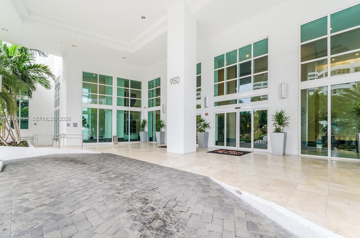950 Brickell Bay Dr # 1701, Miami FL 33131 — 27