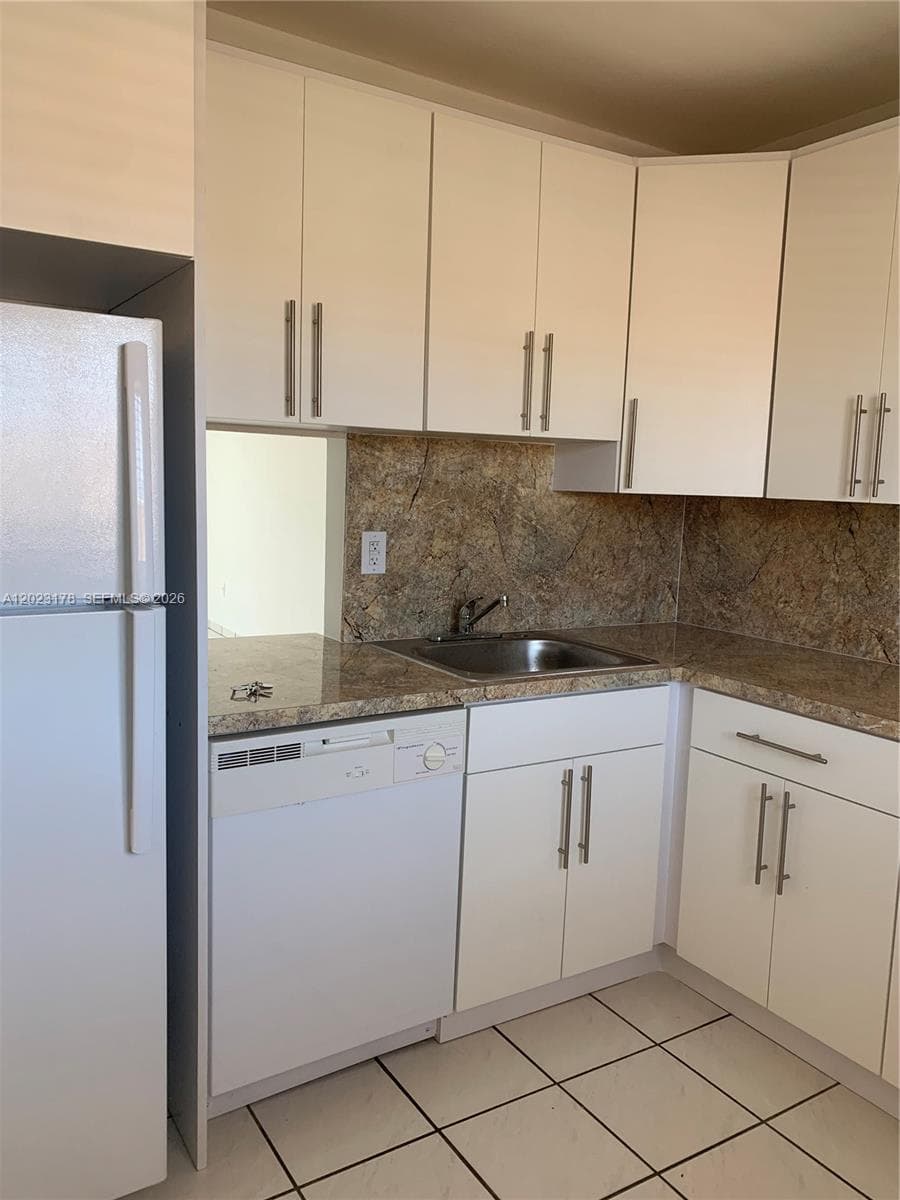 7703 Camino Real # 405, Miami FL 33143 — 9
