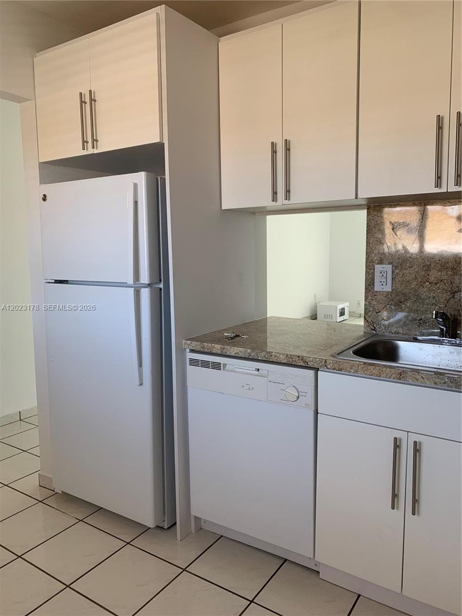 7703 Camino Real # 405, Miami FL 33143 — 8