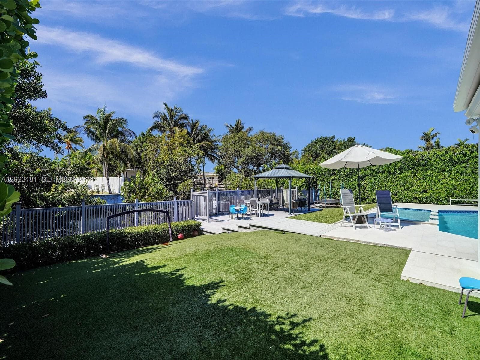 2330 NE 195th St, Miami FL 33180 — 32