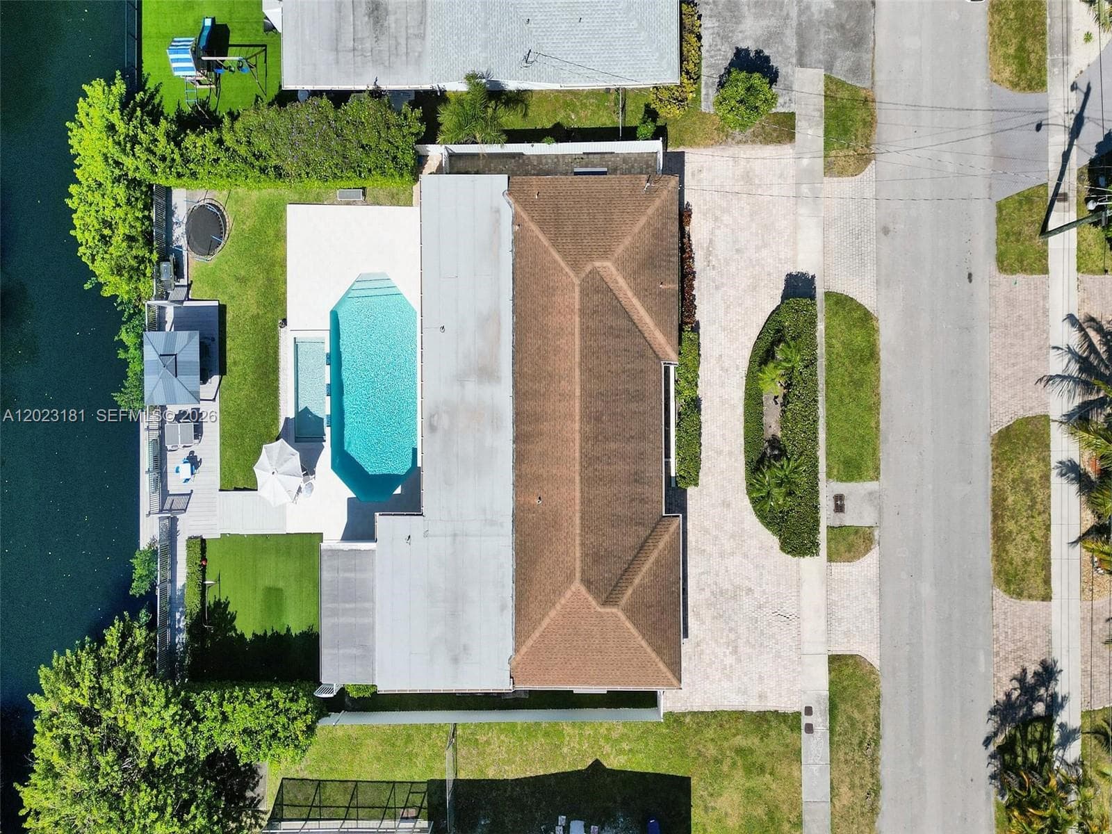 2330 NE 195th St, Miami FL 33180 — 34