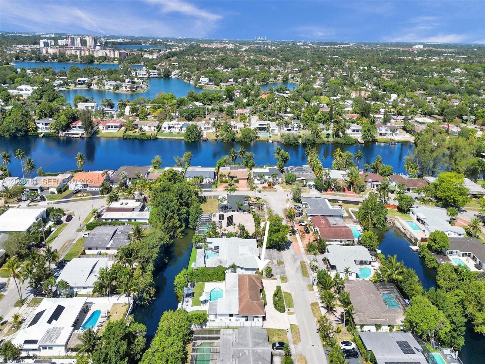 2330 NE 195th St, Miami FL 33180 — 38