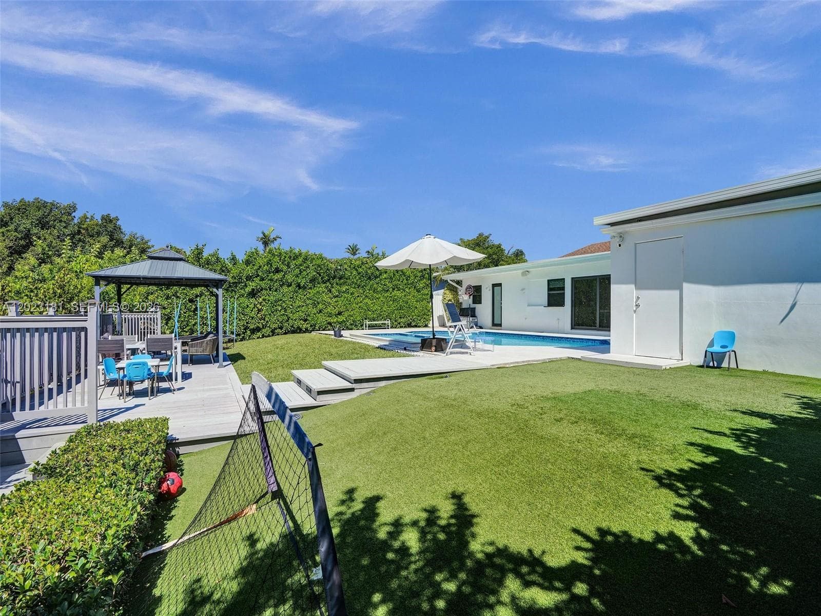 2330 NE 195th St, Miami FL 33180 — 33
