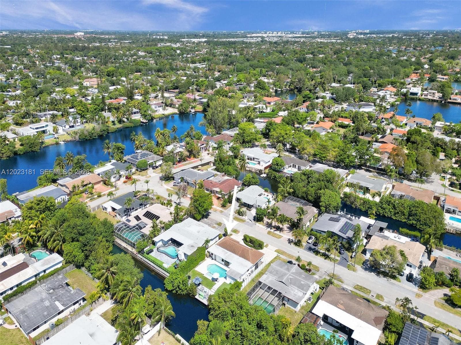 2330 NE 195th St, Miami FL 33180 — 37