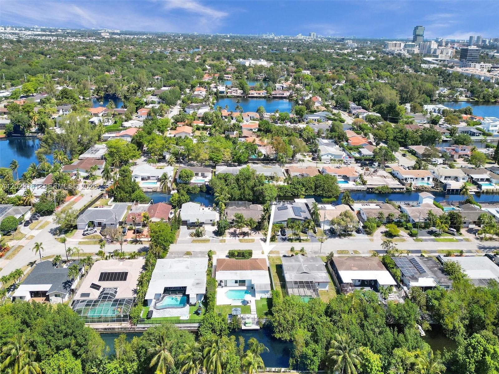 2330 NE 195th St, Miami FL 33180 — 35