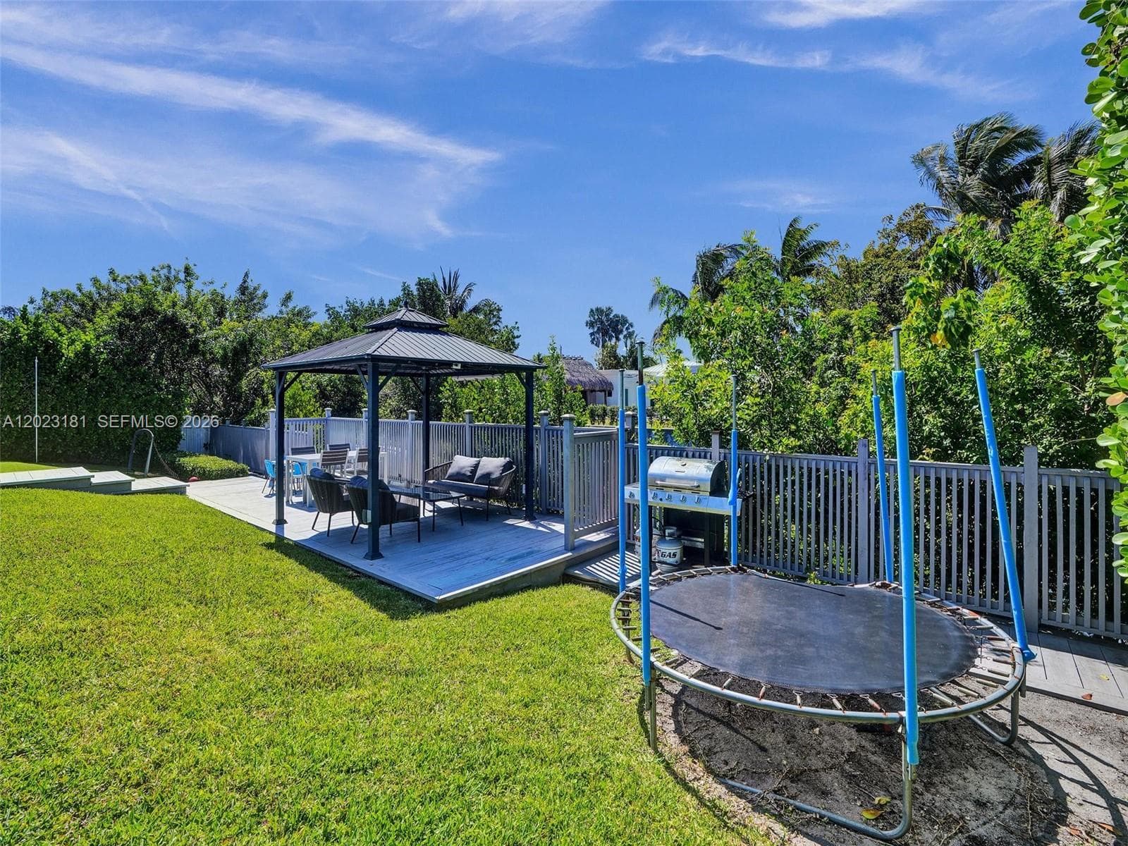 2330 NE 195th St, Miami FL 33180 — 29