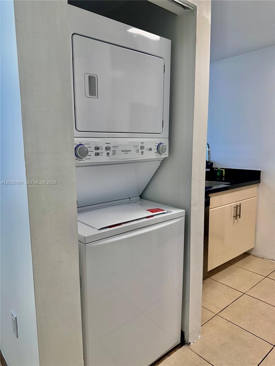 185 SE 14th Ter # 2809, Miami FL 33131 — 33