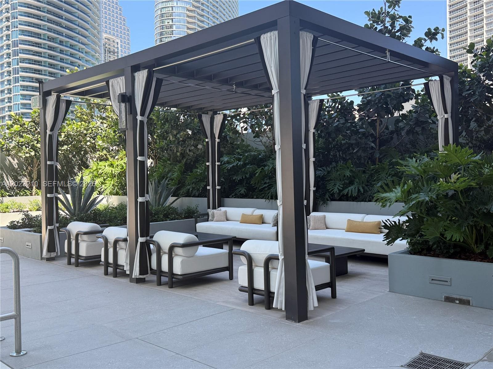 77 SE 5th ST # 2111, Miami FL 33131 — 25