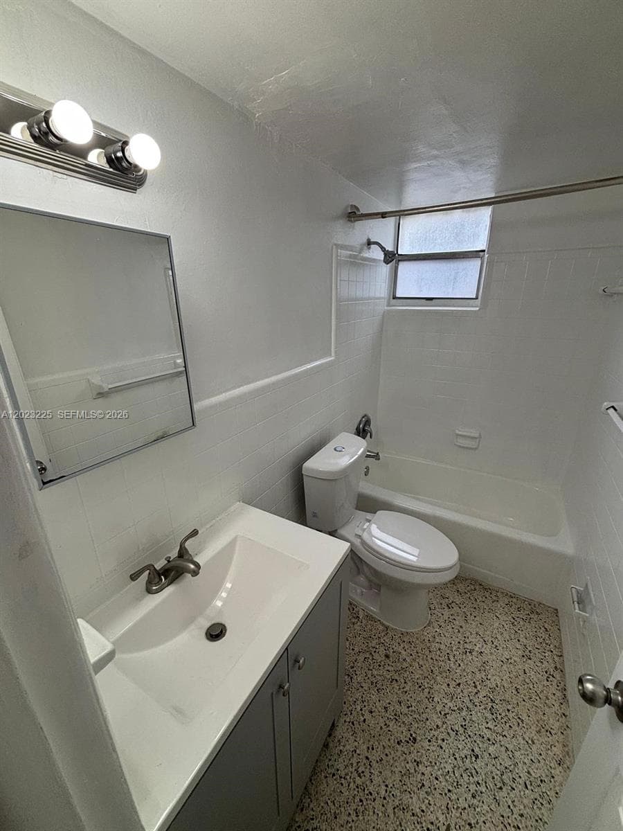 1047 SW 7th St # 6, Miami FL 33130 — 7