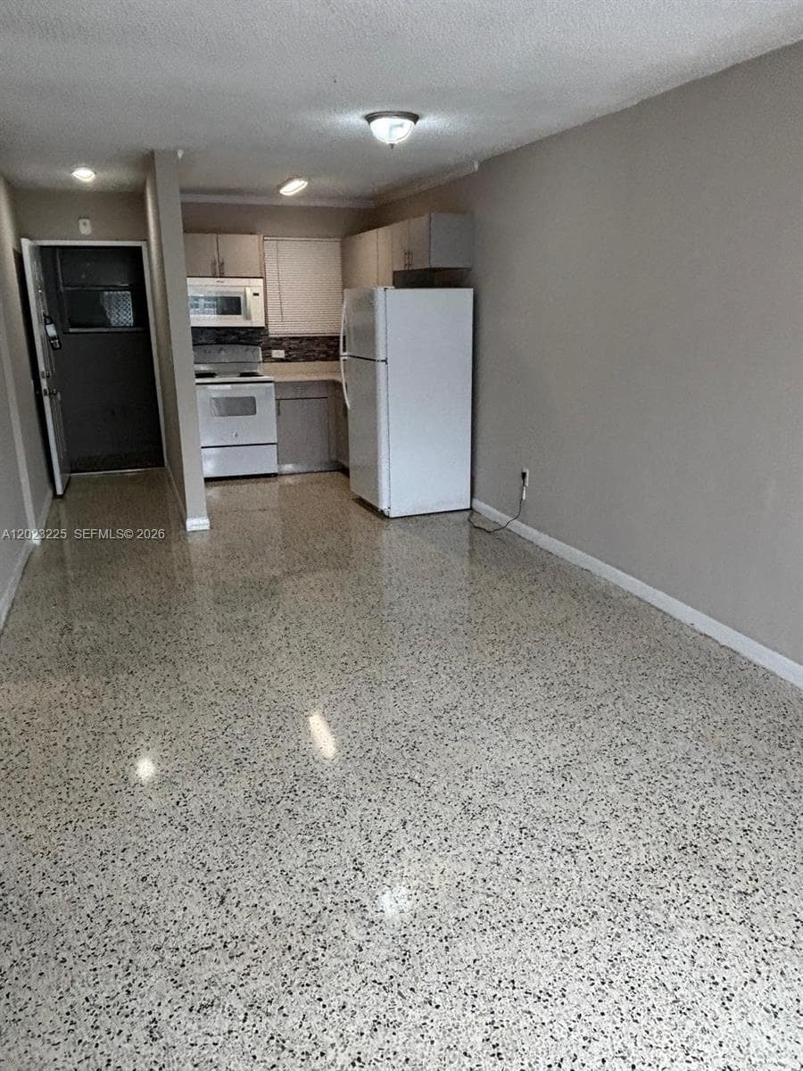 1047 SW 7th St # 6, Miami FL 33130 — 3