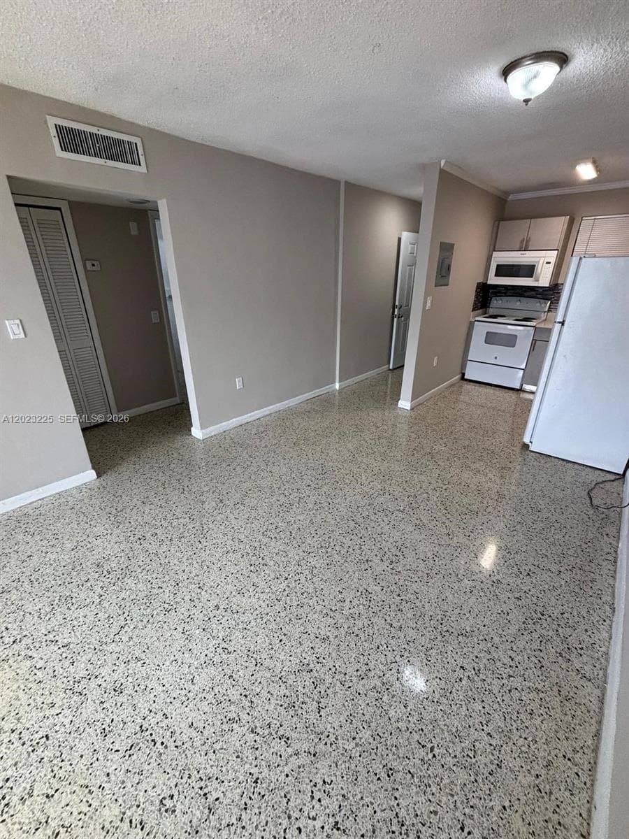 1047 SW 7th St # 6, Miami FL 33130 — 10