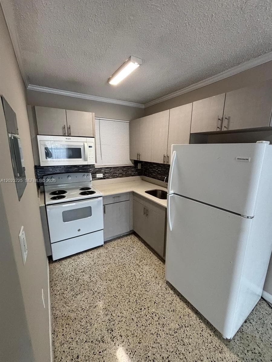 1047 SW 7th St # 6, Miami FL 33130 — 4