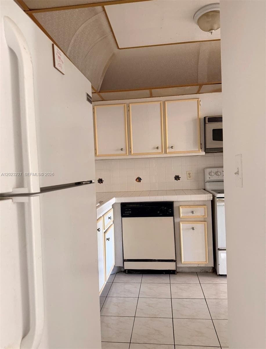 2025 NE 164th St # 706, North Miami Beach FL 33162 — 3