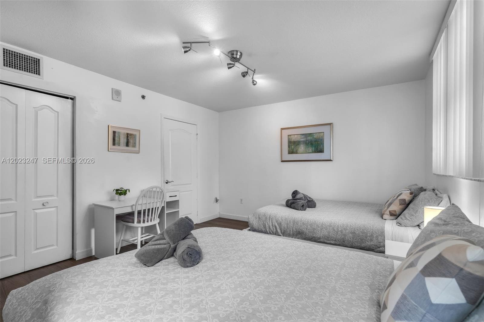 1200 Brickell Bay Dr # 2915, Miami FL 33131 — 20