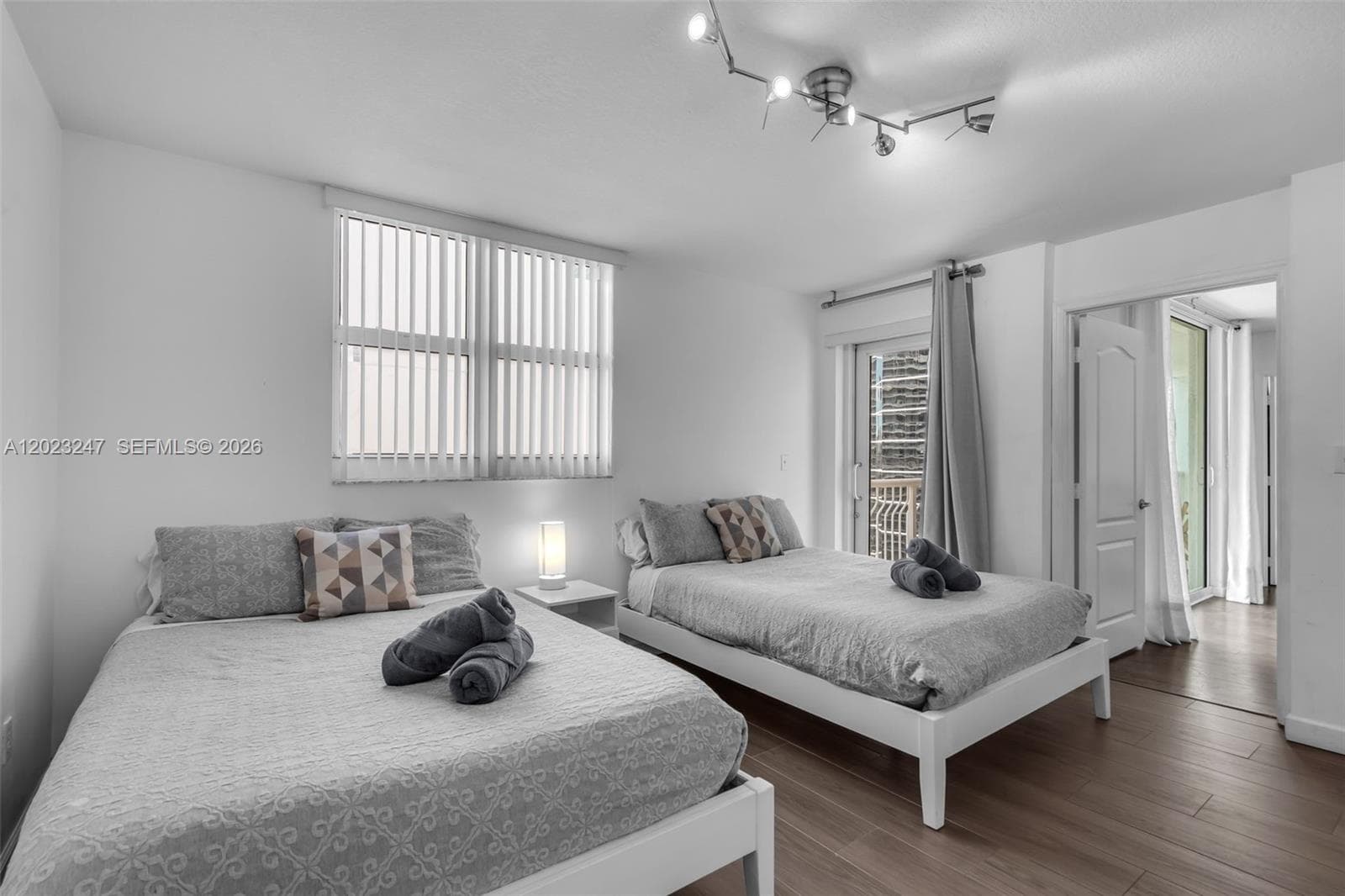 1200 Brickell Bay Dr # 2915, Miami FL 33131 — 18