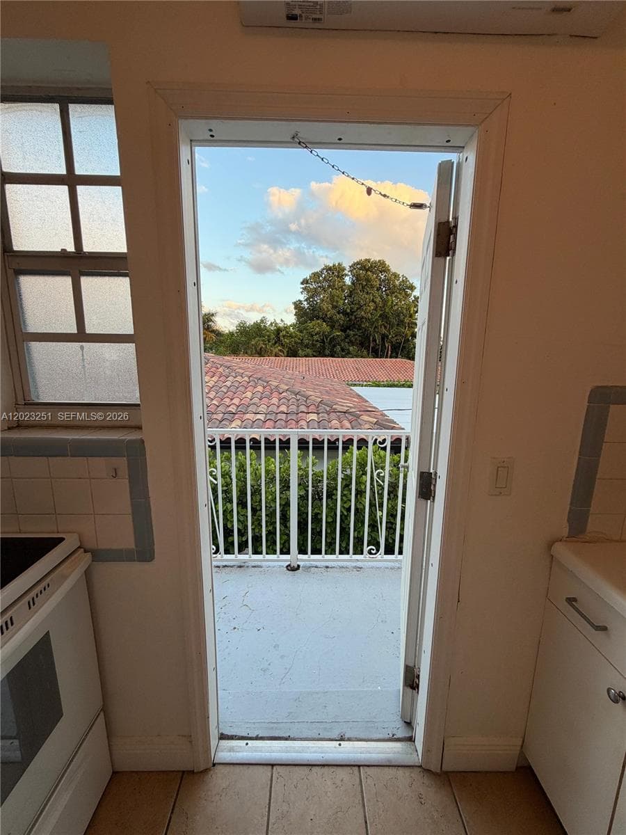 2200 Calais Dr # 5, Miami Beach FL 33141 — 1