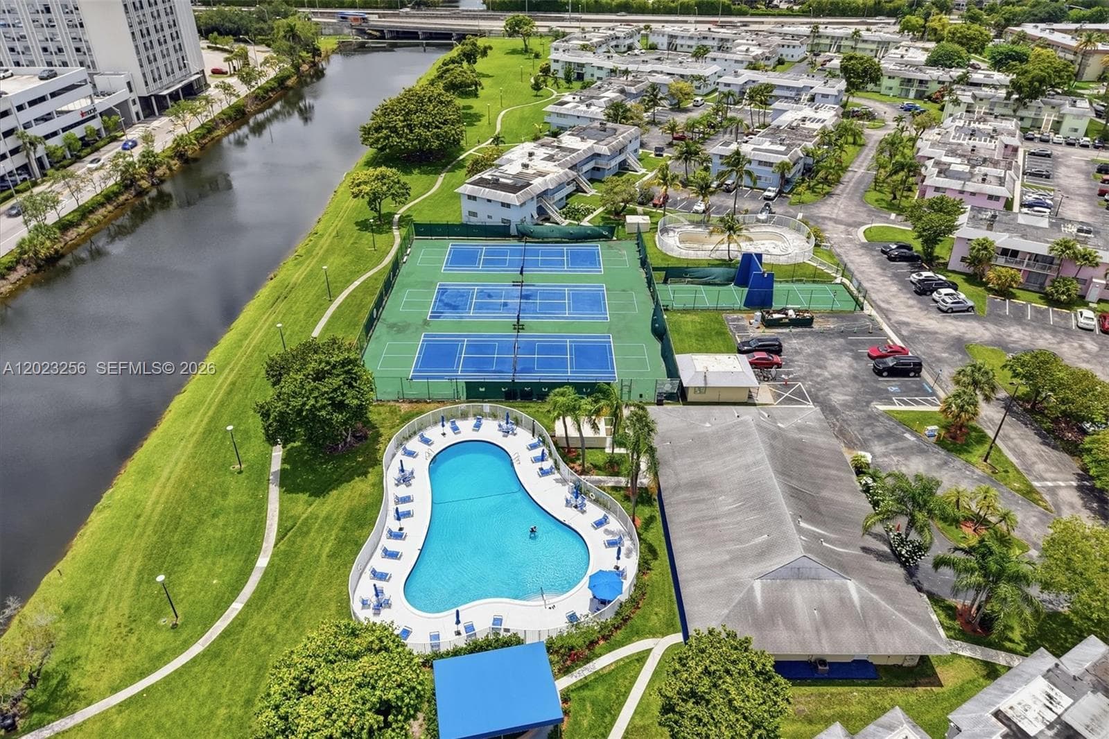 7680 SW 82nd St # H121, Miami FL 33143 — 32