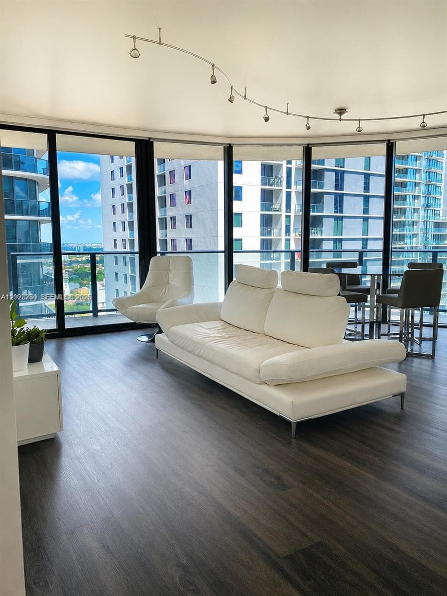 45 SW 9th St # 2908, Miami FL 33130 — 4