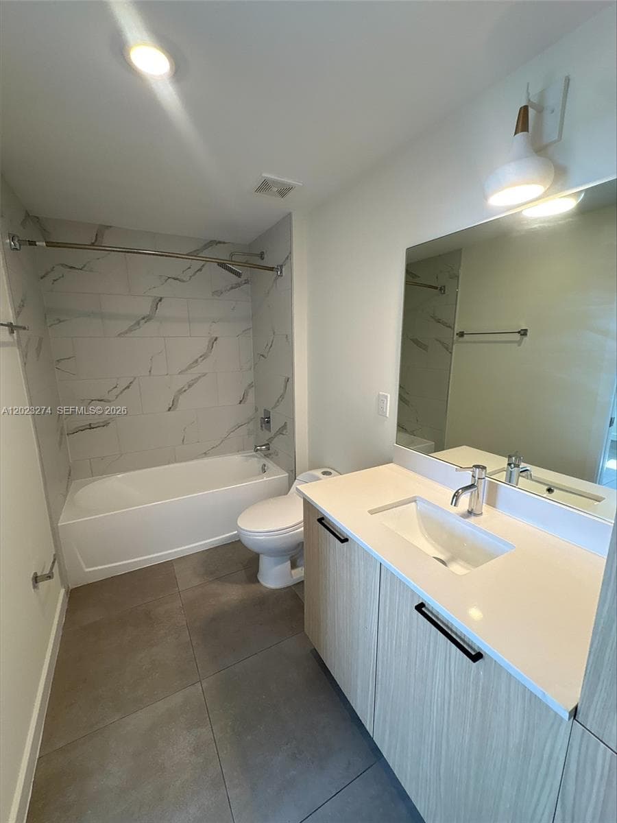 16395 Biscayne Blvd # 1310, North Miami Beach FL 33160 — 2