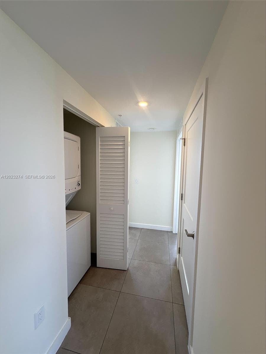 16395 Biscayne Blvd # 1310, North Miami Beach FL 33160 — 13