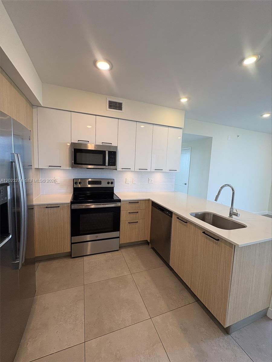 16395 Biscayne Blvd # 1310, North Miami Beach FL 33160 — 17
