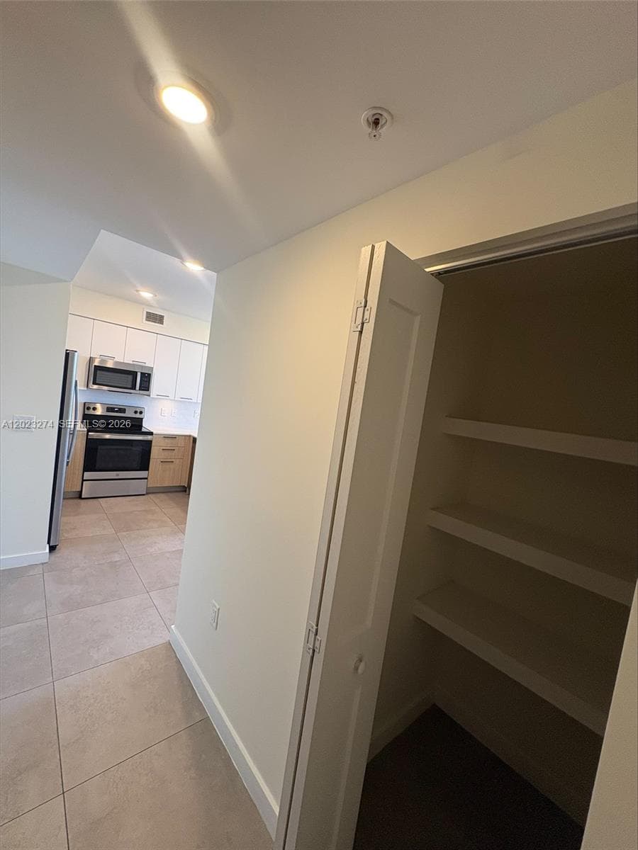 16395 Biscayne Blvd # 1310, North Miami Beach FL 33160 — 24