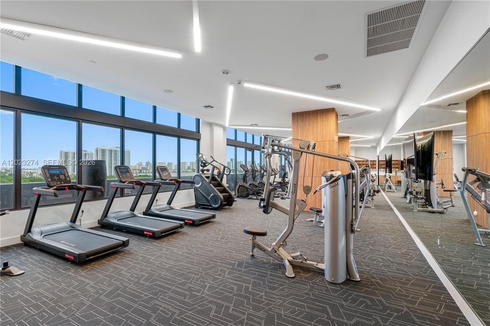 16395 Biscayne Blvd # 1310, North Miami Beach FL 33160 — 34