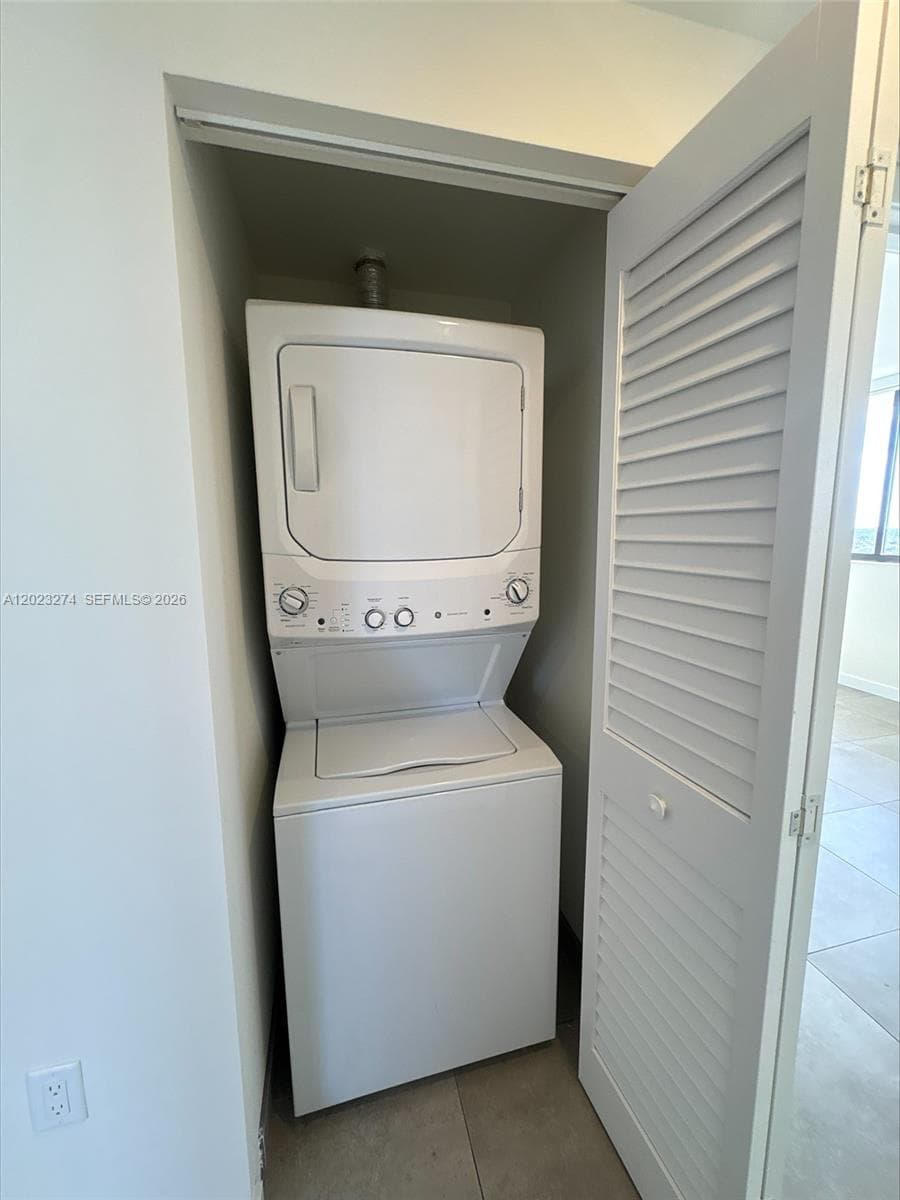 16395 Biscayne Blvd # 1310, North Miami Beach FL 33160 — 14